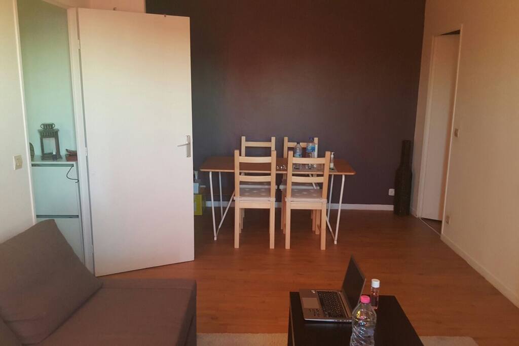 Table à manger et espace travail
