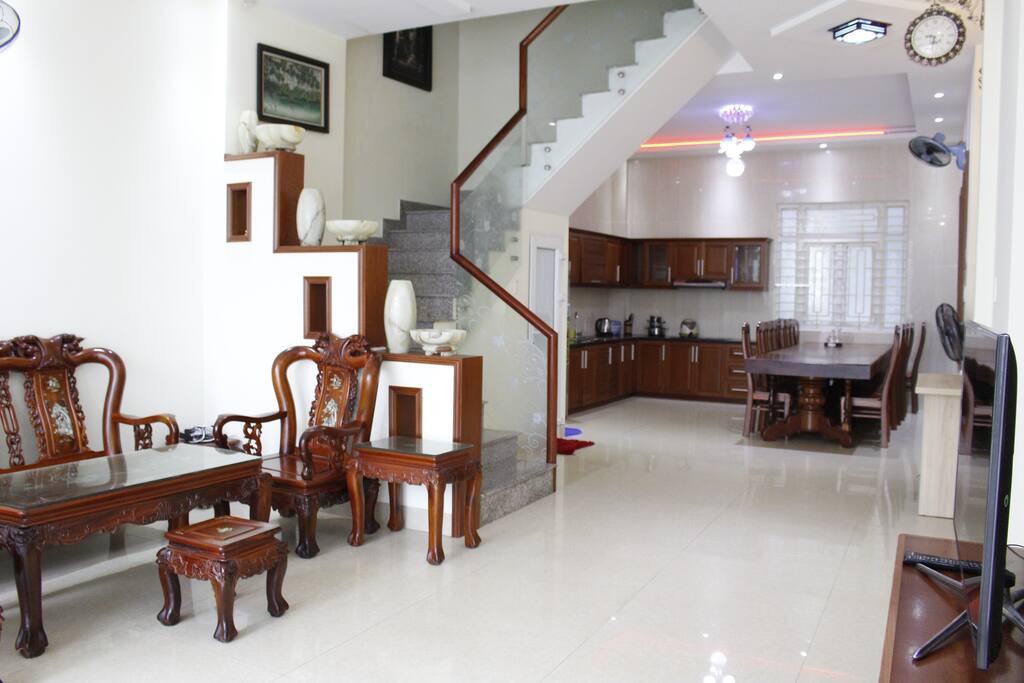 1st Floor – Common area + 1 Livingroom + 1 Kitchen + 1Bathrooms