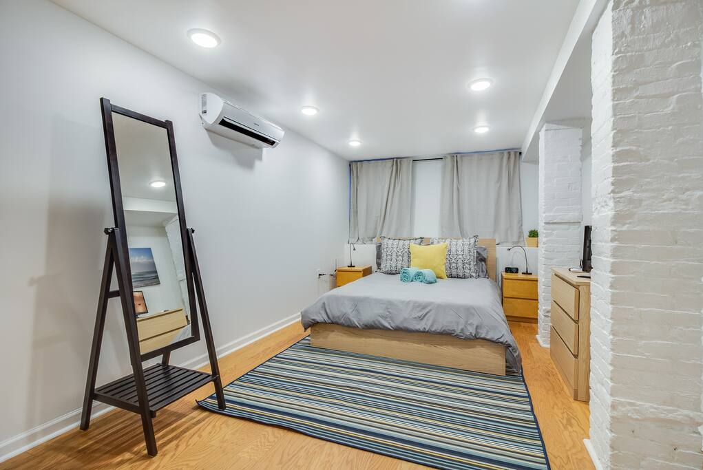 Master Bedroom (downstairs)