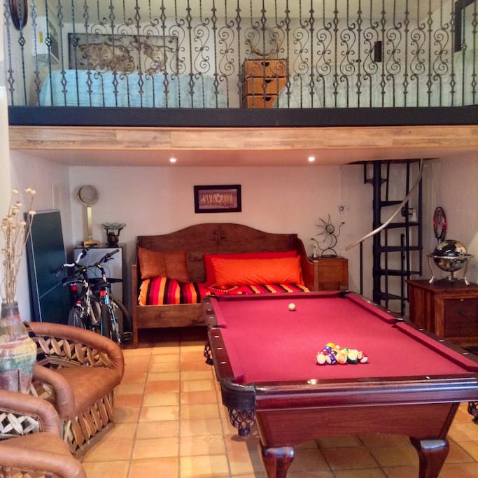 Pool, pingpong, darts and more in large entertainment room