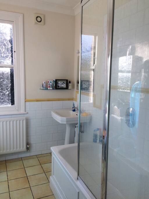 Family bathroom on the first floor with bidet, sink, toilet and bath/shower combined.