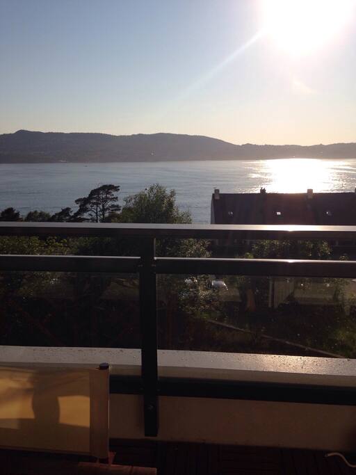 West faced balcony with sun from 15:30 until it sets around 22:00.