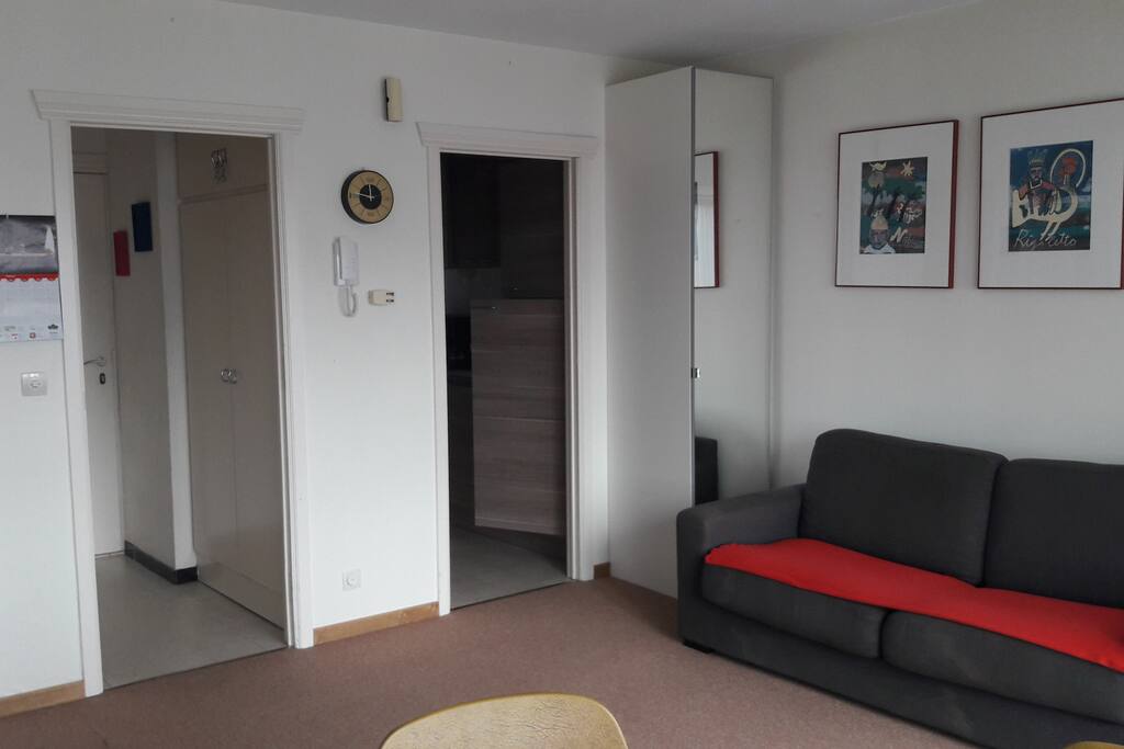 Divanbed, hall, keuken