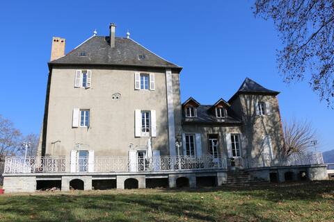 Domaine du Touvet – Castle + Private Pool & Cinema