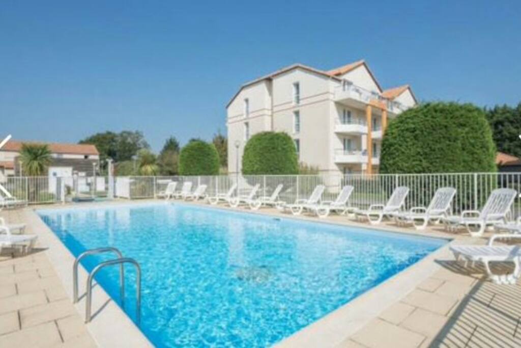 Piscine de mi-juin à mi-septembre
