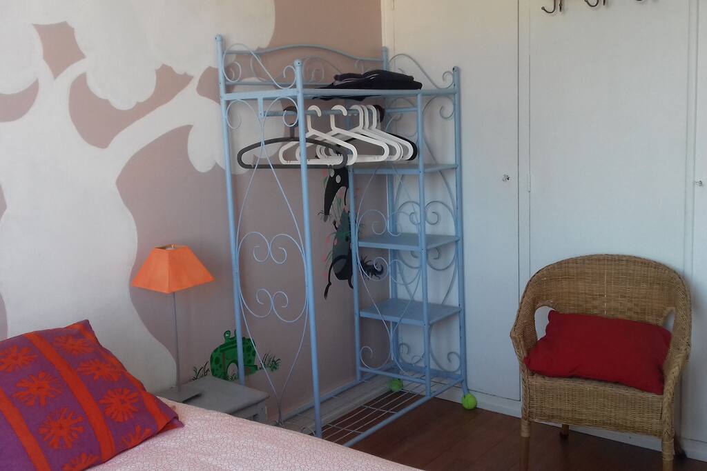 chambre 1 penderie fauteuil