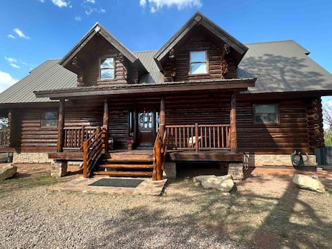 Beautiful Cozy Elk Cabin in the Woods