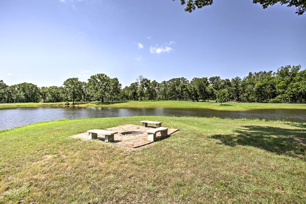 This cottage is located on an 80-acre horse breeding farm and wildlife preserve!