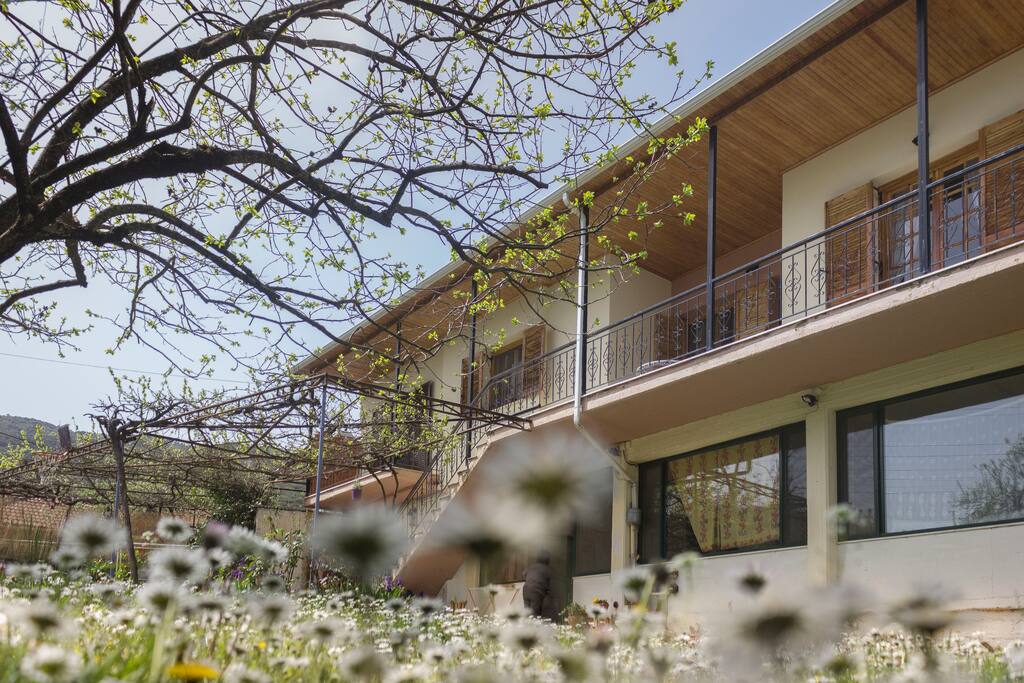 Εξωτερική όψη σπιτιού - Outside view of the house
