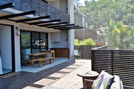 CASA NOVA EM JUQUEHY - 3 suítes - Condomínio