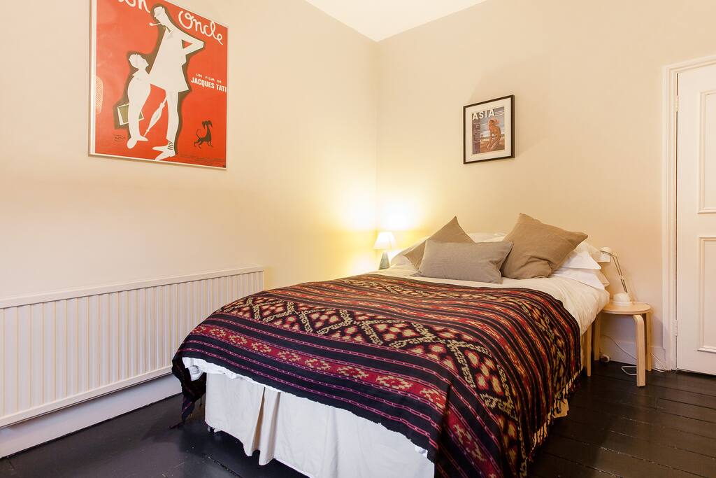 Super comfy bed with very good quality bed linen and lovely pillows