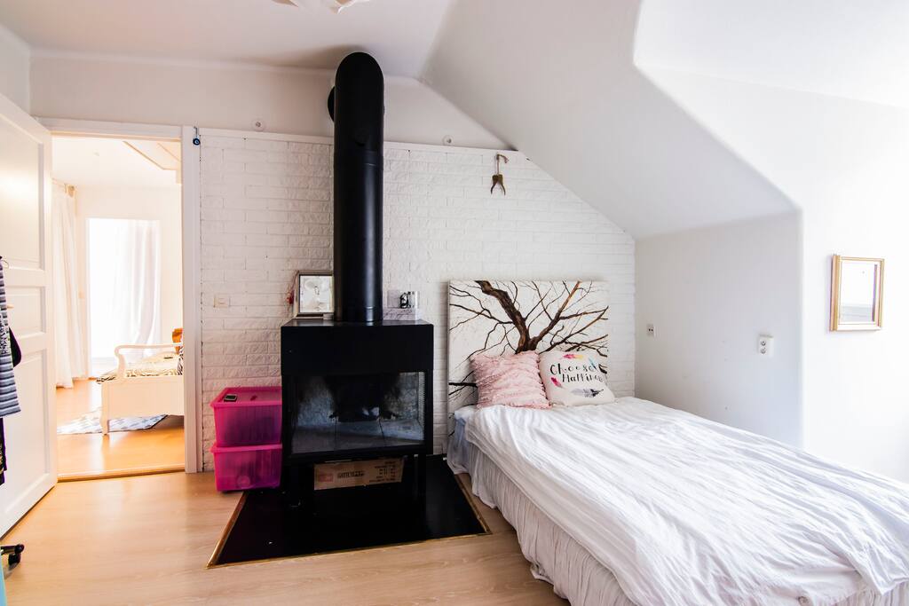 A 120 cm wide bed in one of the bedrooms