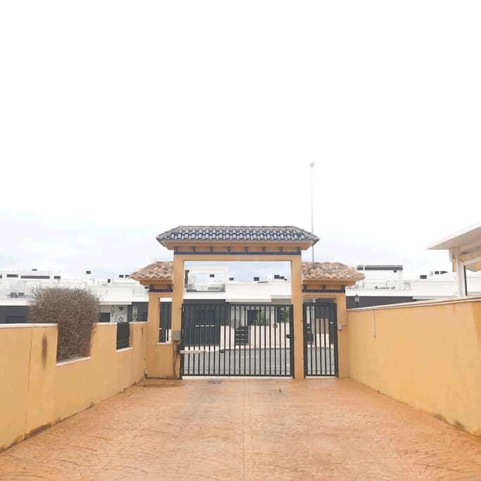 Gate