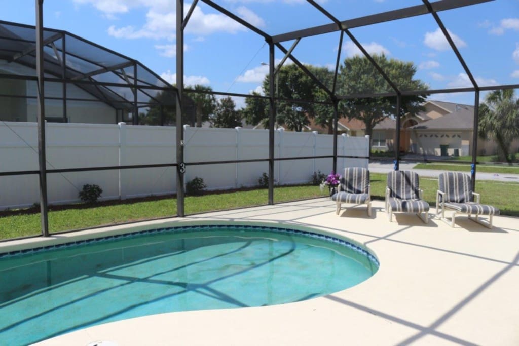 Pool, Resort, Swimming Pool, Water, Furniture