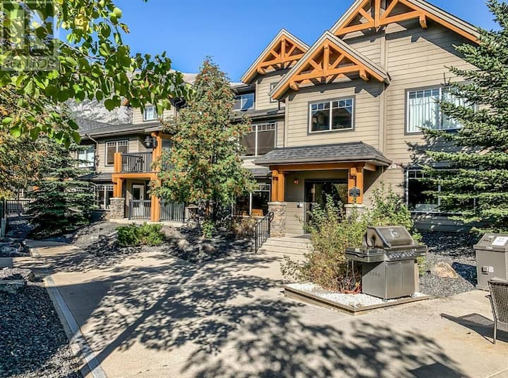 Dead Man's Flats Vacation Rentals & Homes Alberta, Canada Airbnb