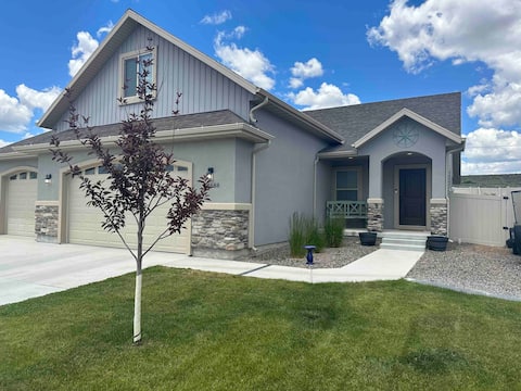 King bed suite - Private Back Yard Retreat