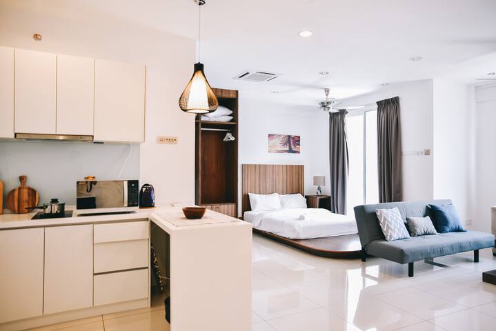 SANDY STUDIO WITH SUPERB SEA VIEW BALCONY ★ 娳慜民宿 ★