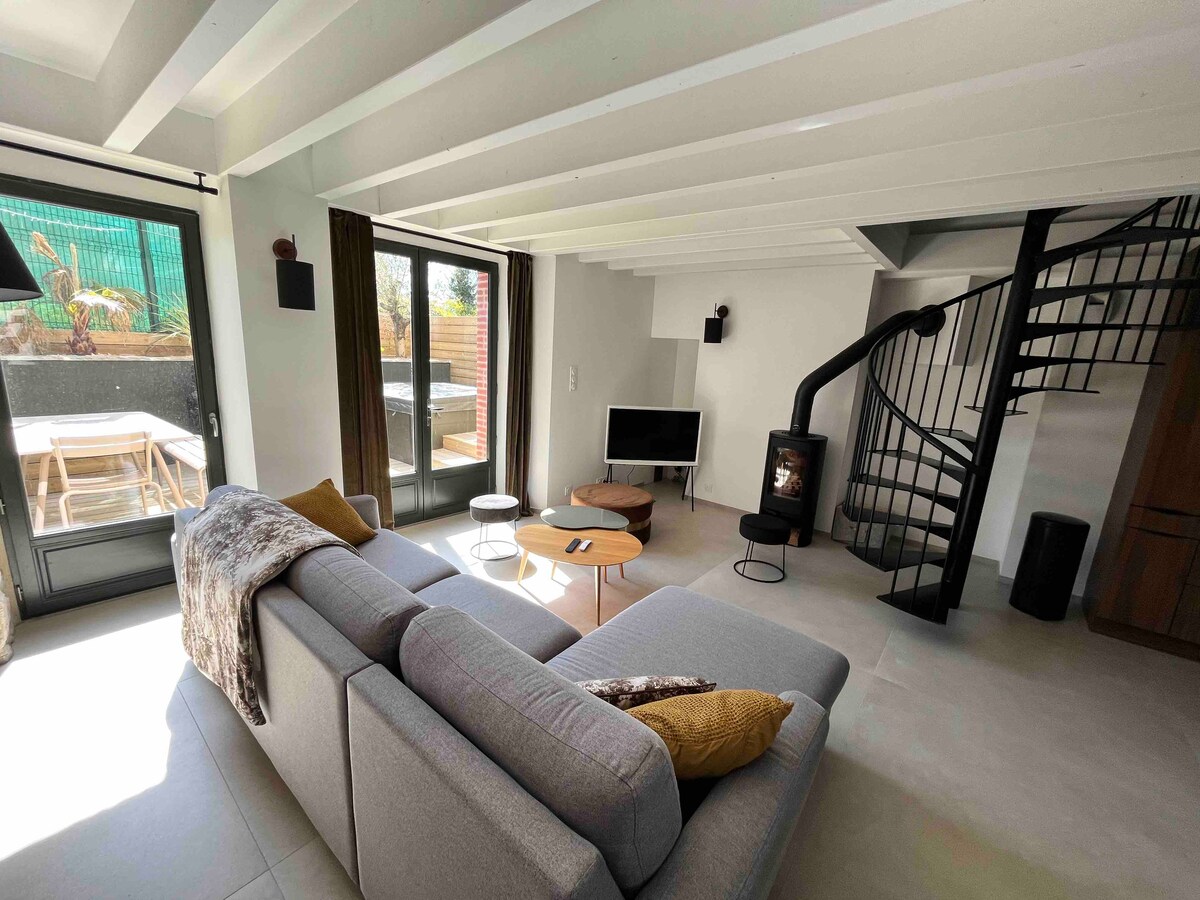 Top Airbnb: La dolce vita by the sea in Saint Coulomb