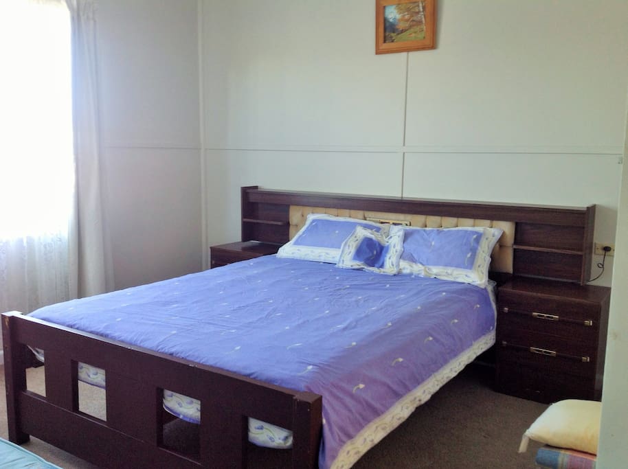 Main Bedroom
Queen Size Bed