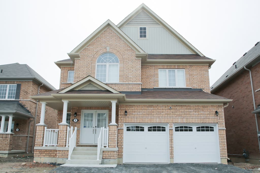 Luxurious Bowmanville Home (Short & Long Term) Houses for Rent in
