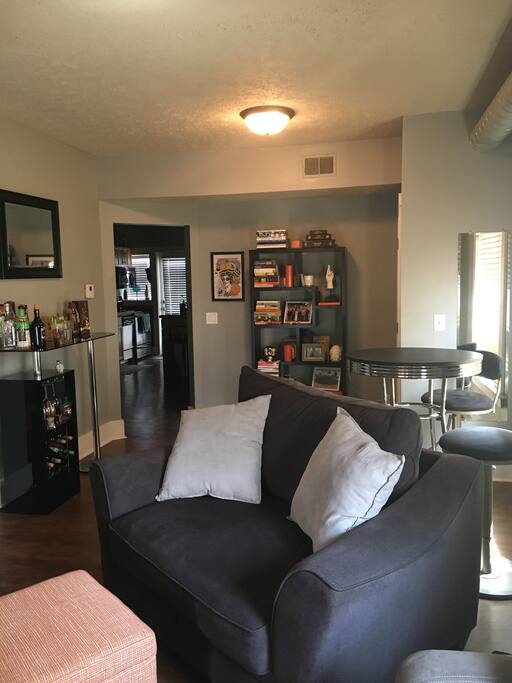 Bar/dining area