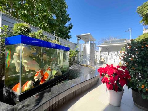 Aquatic vacation w/ garden & BBQ