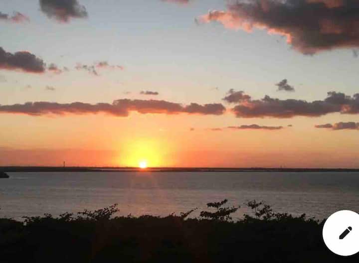 Pogled na zalazak sunca u Cancúnu iz sobe u stanu 