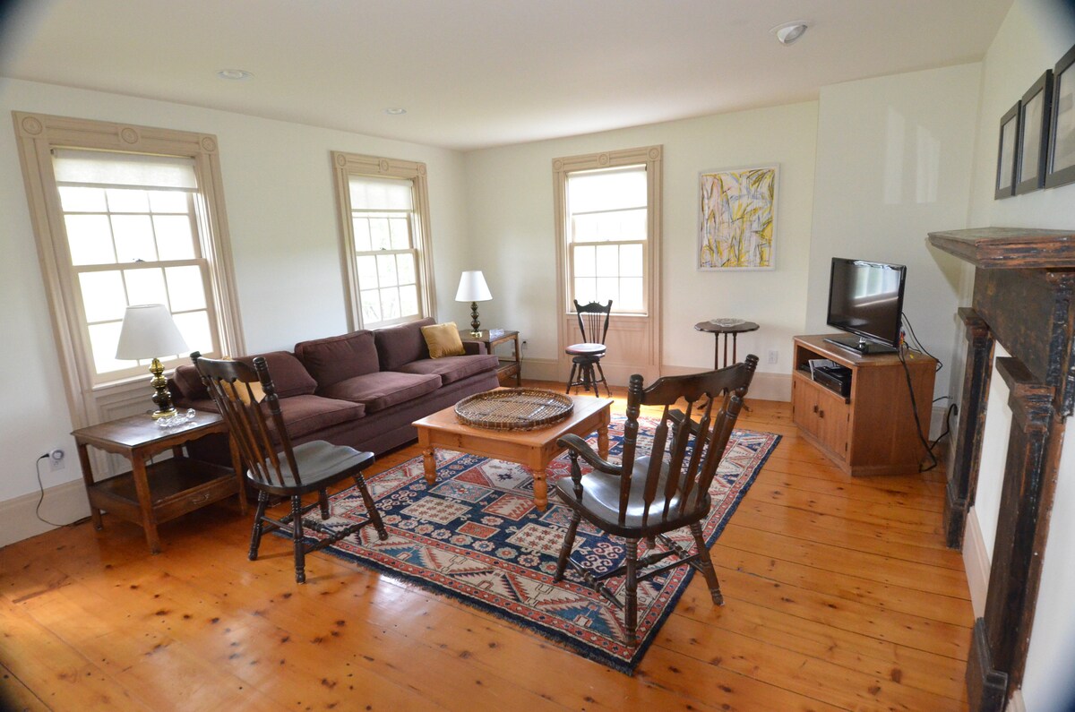 Top performing Airbnb: Charming, historic country home, peaceful setting in Albany / Schenectady / Troy