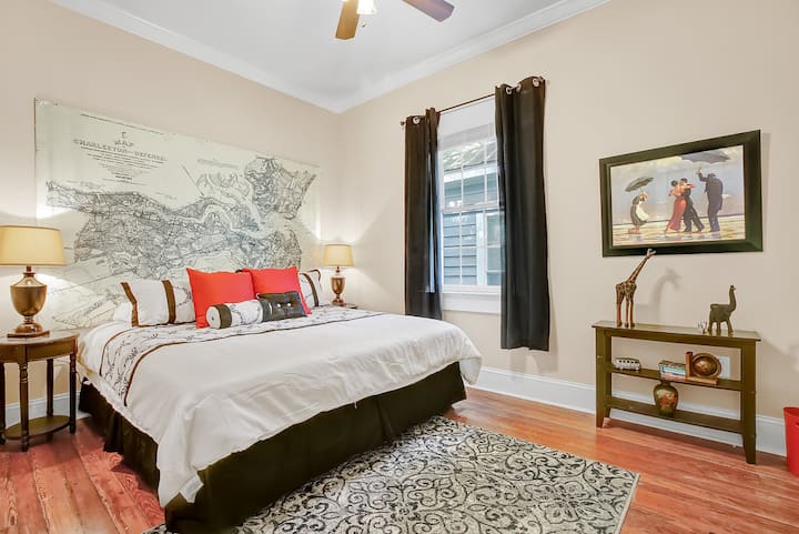 Charming Downtown Apartment