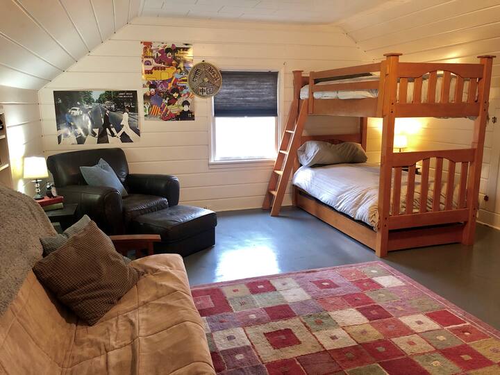 Bunk beds and Trundle (sleeps 3)