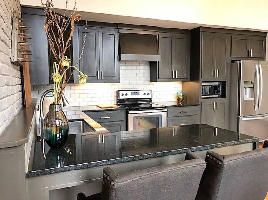 Kitchen/Bar Dining