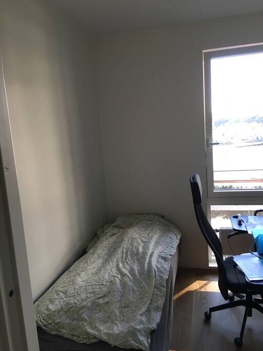 Here you have the avaliable room with a beautiful view and new and comfy bed