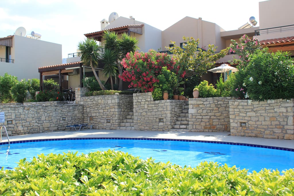 View from the appartment on groundfloor to the poolarea