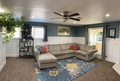 Adorable 3 Bedroom, 2 Bathroom, Desert Getaway.