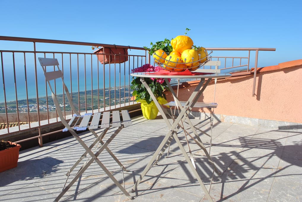 b&b StudioArcodia
terrazzi panoramici servizio colazione pranzi e cene in terrazzo su richiesta