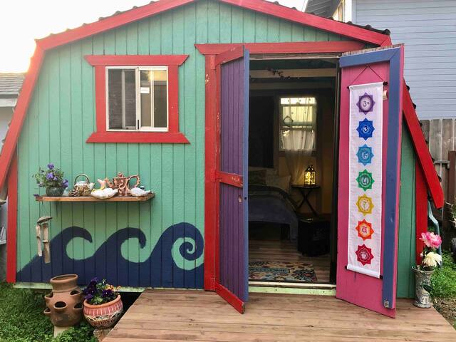 Cozy Private Backyard Bungalow Setup