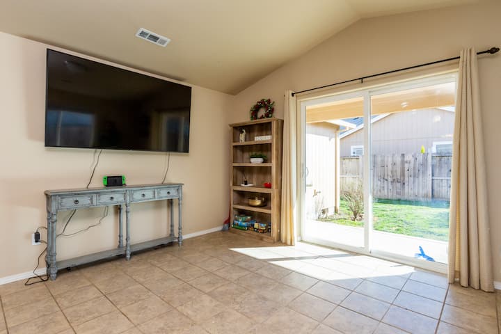 Hot Tub 3 Kings Beautiful Close To Freeway - Medford, OR