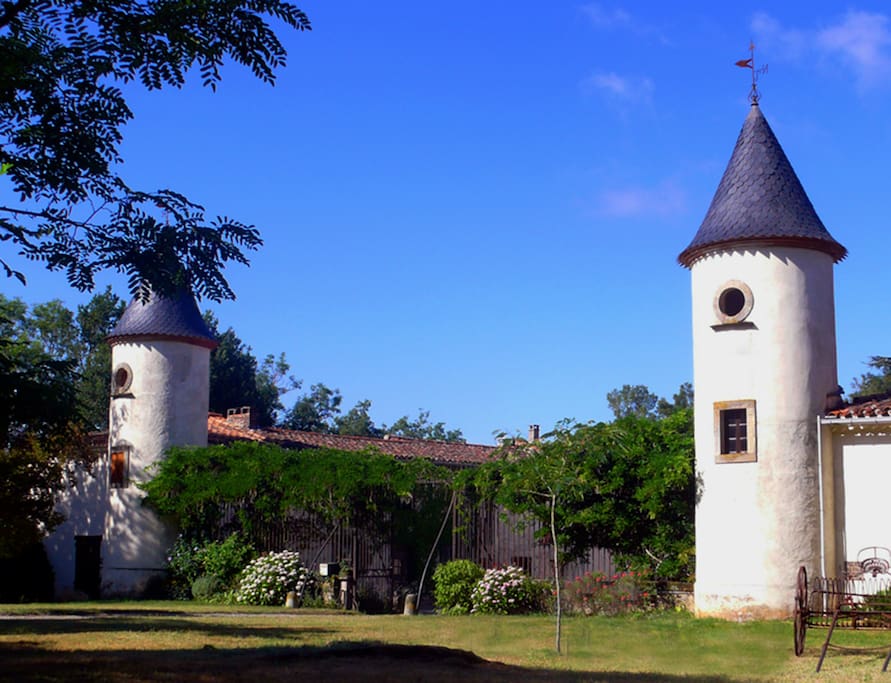 Main entrance to La Payrastrie
