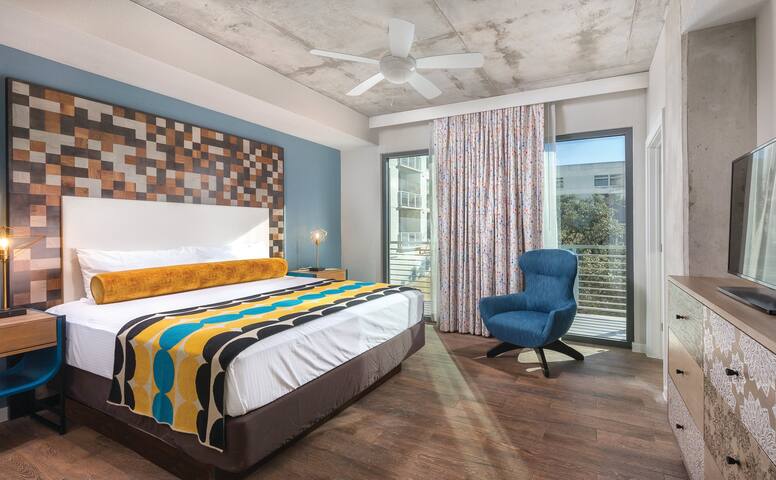 2 BEDROOM PRESIDENTIAL SUITE at Wyndham Austin! gallery image 2