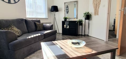 2 bedroom flat Liverpool City Centre, Free parking