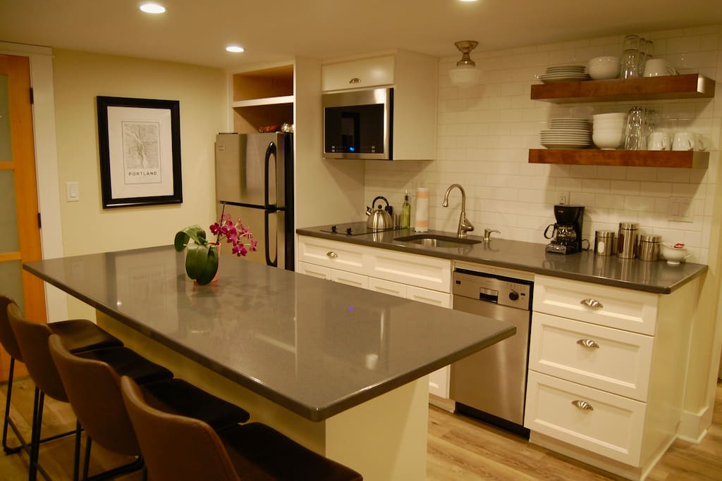 Kitchen with island dining, quartz countertops