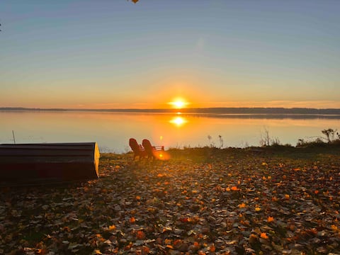 Majestic Lake Haven ~ Heated Pool~Hot Tub~Dock