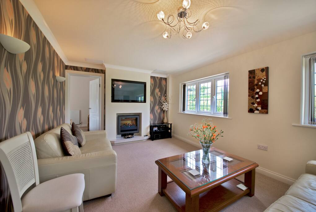 Another view of the lounge