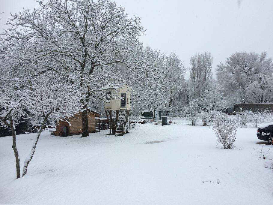 Jardin clos de 800m2 au long de la Bièvre