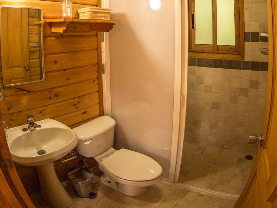 BAÑO DE LA CABAÑA
