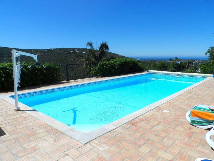 10 x 4 meter pool with hydraulic pool hoist that has option for use with slings or a seat