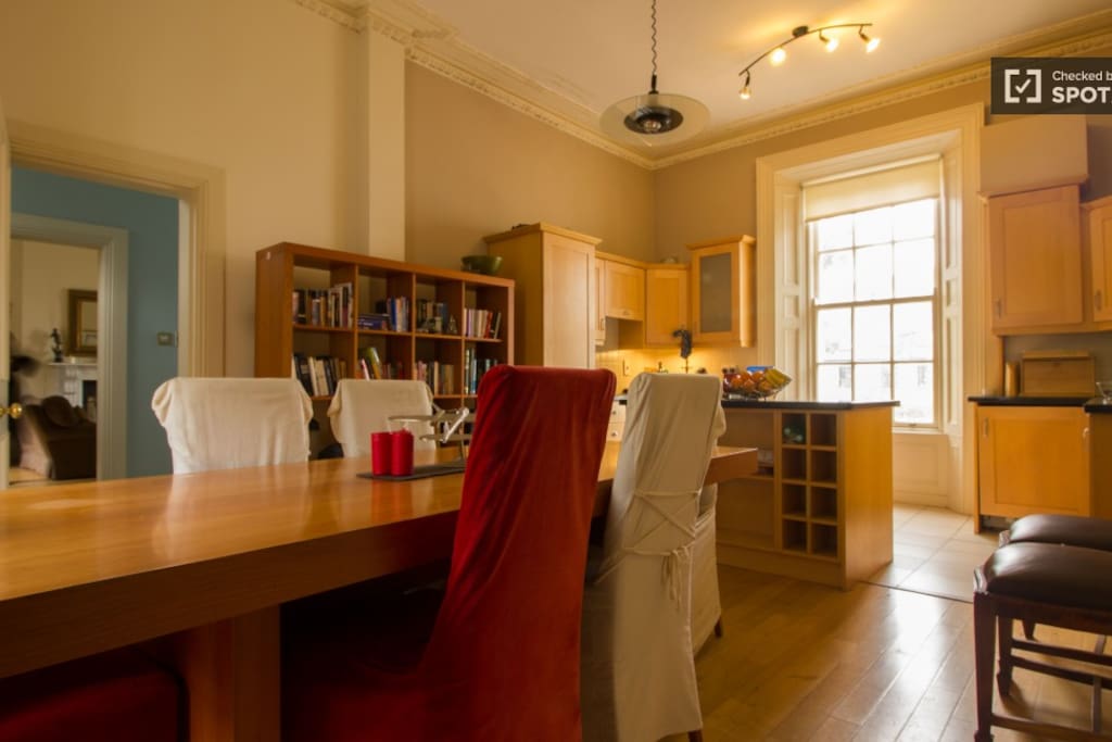 Kitchen Side 1