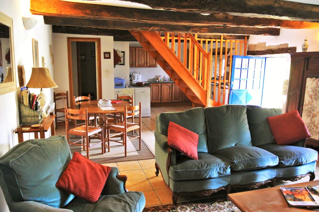 Lounge / Dining area