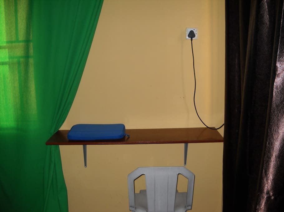 Reading or computing desk