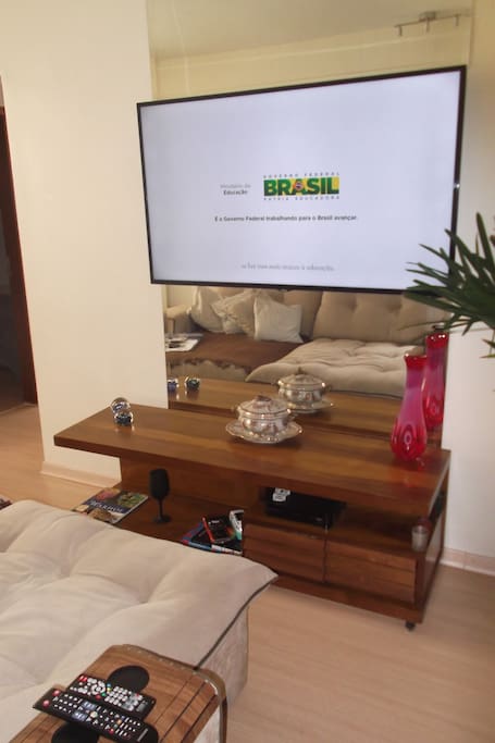 TV a cabo de 60 polegadas com Netflix liberado.